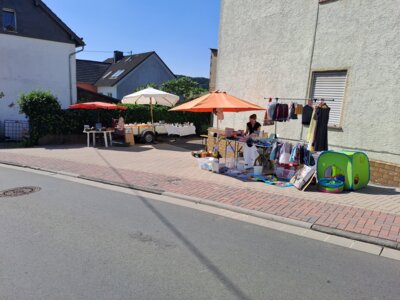 Foto des Albums: Sommerflohmarkt 2023 mit reichlich Sonnenschein und „rundem Ergebnis“