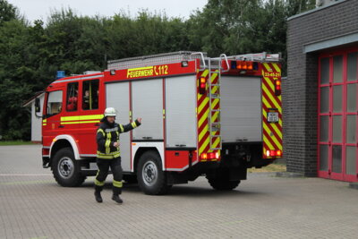 Feuerwehr Lohne bei der Fahr&uuml;bung  (Bild vergr&ouml;&szlig;ern)