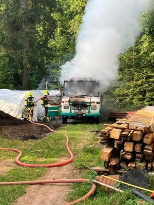 Foto des Albums: Brand Mittel - Wohnmobil brennt 07/23
