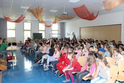 Foto des Albums: Die Autorin Rike Reiniger zu Besuch in unserer Grundschule