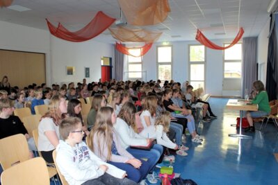 Foto des Albums: Die Autorin Rike Reiniger zu Besuch in unserer Grundschule