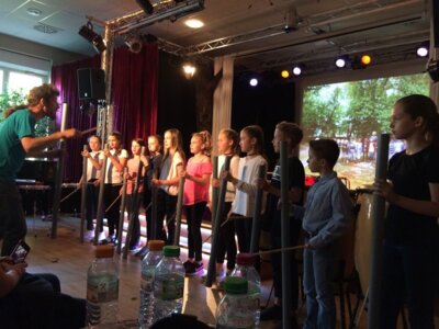 Foto des Albums: Auftritt der Percussionklasse im Festsaal 