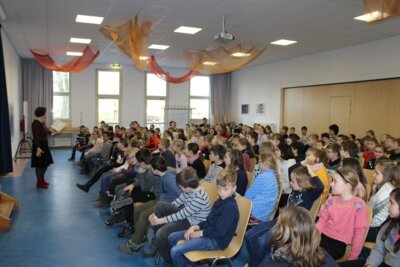Foto des Albums: Die Autorin Sabine Ludwig zu Besuch an unserer Schule