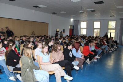 Foto des Albums: Die Autorin Sabine Ludwig zu Besuch in unserer Schule