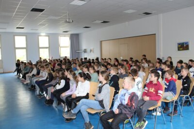 Foto des Albums: Die Autorin Sabine Ludwig zu Besuch in unserer Schule