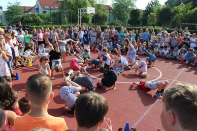 Die Breakdance-AG stellte sich vor:  (Bild vergr&ouml;&szlig;ern)