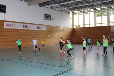 Handball  (Bild vergr&ouml;&szlig;ern)