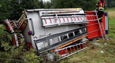 Foto des Albums: Technische Hilfe Groß - Feuerwehrfahrzeug überschlagen 08/23