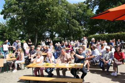 Foto des Albums: Sommer am Fluss  / Frühschoppen