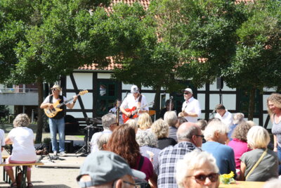 Foto des Albums: Sommer am Fluss  / Frühschoppen