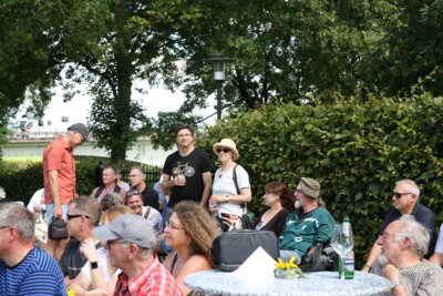 Foto des Albums: Sommer am Fluss  / Frühschoppen