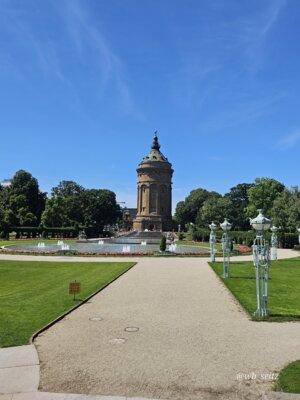 Der Wasserturm  (Bild vergr&ouml;&szlig;ern)