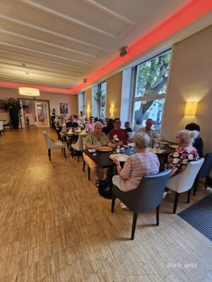 Gemeinsames Abendessen  (Bild vergr&ouml;&szlig;ern)
