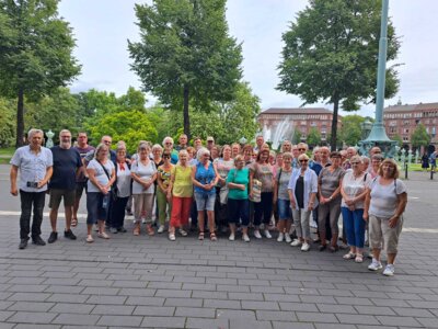 Gruppenfoto mit unserem Busfahrer Dieter "Diddi"  (Bild vergr&ouml;&szlig;ern)