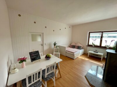 Wohn- und Schlafzimmer 