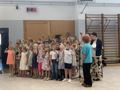 Foto des Albums: Die Juri Gagarin Grundschule schult ein