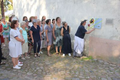 Foto des Albums: Frauenorte - Feierliche Tafelenthüllung für Minna Cauer in Freyenstein (08. 09. 2023)