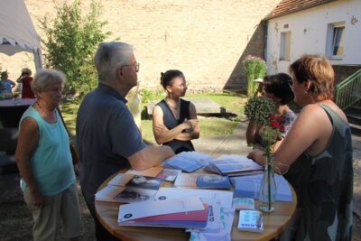 Foto des Albums: Frauenorte - Feierliche Tafelenthüllung für Minna Cauer in Freyenstein (08. 09. 2023)