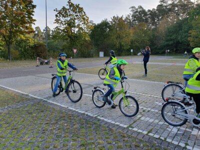 Foto des Albums: Das Bayerische Fernsehen zu Besuch in der Jugendverkehrsschule am Übungsplatz in Wollbach