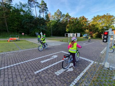 Foto des Albums: Das Bayerische Fernsehen zu Besuch in der Jugendverkehrsschule am Übungsplatz in Wollbach