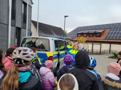Foto des Albums: Die vierten Klassen auf dem Weg zum Fahrradführerschein