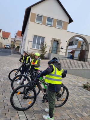 Foto des Albums: Die vierten Klassen auf dem Weg zum Fahrradführerschein