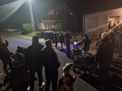 Foto des Albums: Kürbisschnitzen im Gemeindehaus- Umzug an Halloween