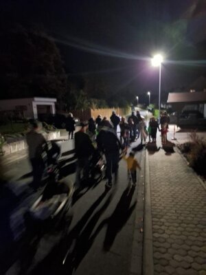 Foto des Albums: Kürbisschnitzen im Gemeindehaus- Umzug an Halloween