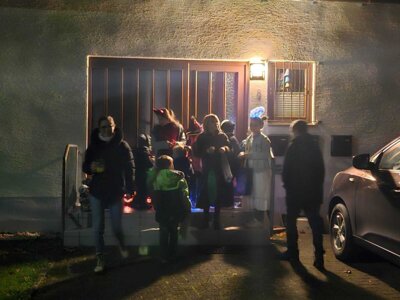 Foto des Albums: Kürbisschnitzen im Gemeindehaus- Umzug an Halloween