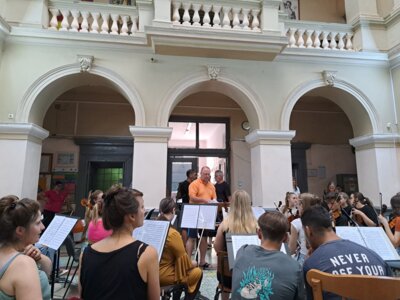 Das erste Treffen der Musiker  (Bild vergr&ouml;&szlig;ern)