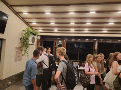 Die Musiker verabschieden sich.  (Bild vergr&ouml;&szlig;ern)