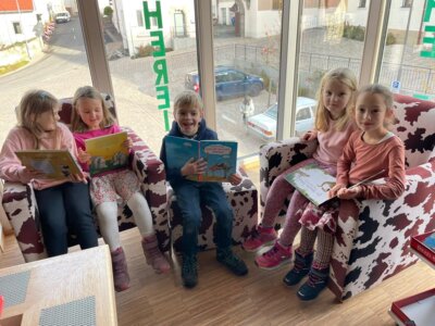 Foto des Albums: Vorlesetag im Schulhaus Wollbach