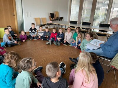 Foto des Albums: Vorlesetag im Schulhaus Wollbach
