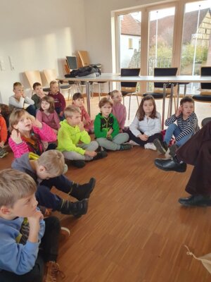 Foto des Albums: Vorlesetag im Schulhaus Wollbach