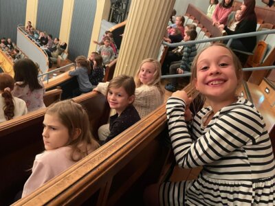 Foto des Albums: Theaterfahrt der Wollbacher Kinder ins Staatstheater nach Meiningen