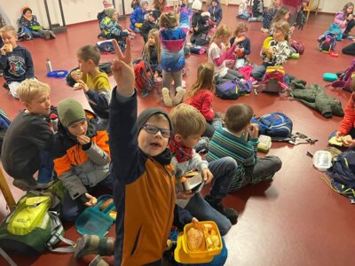 Foto des Albums: Theaterfahrt der Wollbacher Kinder ins Staatstheater nach Meiningen