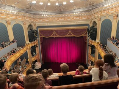 Foto des Albums: Theaterfahrt der Wollbacher Kinder ins Staatstheater nach Meiningen