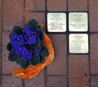 Foto des Albums: Verlegung von Stolpersteinen für Familie Feilchenfeld