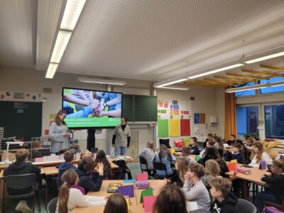 Foto des Albums: SOS - Kinderdorf Campus zu Besuch im Schulhaus Hollstadt