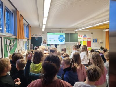 Foto des Albums: SOS - Kinderdorf Campus zu Besuch im Schulhaus Hollstadt