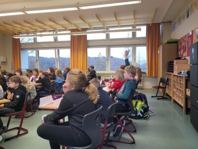 Foto des Albums: SOS - Kinderdorf Campus zu Besuch im Schulhaus Hollstadt