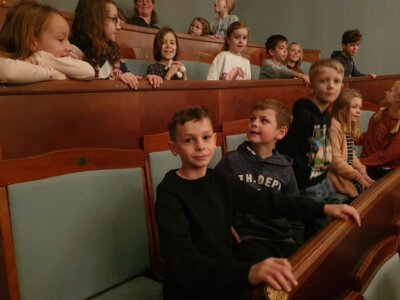 Foto des Albums: Theaterfahrt der Hollstädter Schulkinder in das Staatstheater Meiningen