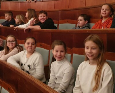 Foto des Albums: Theaterfahrt der Hollstädter Schulkinder in das Staatstheater Meiningen