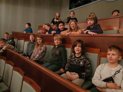 Foto des Albums: Theaterfahrt der Hollstädter Schulkinder in das Staatstheater Meiningen