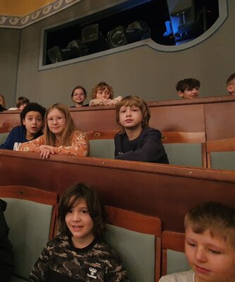 Foto des Albums: Theaterfahrt der Hollstädter Schulkinder in das Staatstheater Meiningen