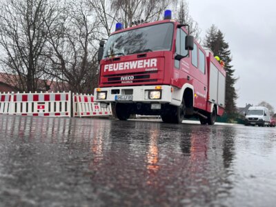 Foto des Albums: Hochwassereinsatz - Abflußhindernis im Bach