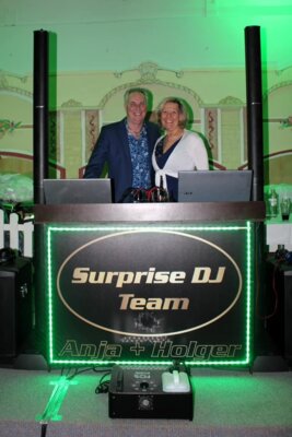 10 Ein ganz besonderer Dank gilt &bdquo;unserer&ldquo; Musik vom DJ Surprise Team  Vielen lieben Dank an Holger & Anja f&uuml;r Eure tolle Musik und die klasse Stimmung  (Bild vergr&ouml;&szlig;ern)