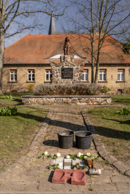 Foto des Albums: Stolpersteinverlegung für Pfarrer Friedrich Rumpf in Schwante (15. 03. 2024)