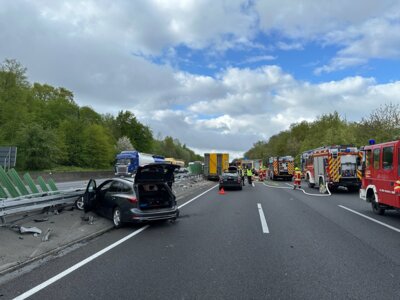 Foto des Albums: Einsatz 12/2024Verkehrsunfall mit Lkw, Person eingeklemmt