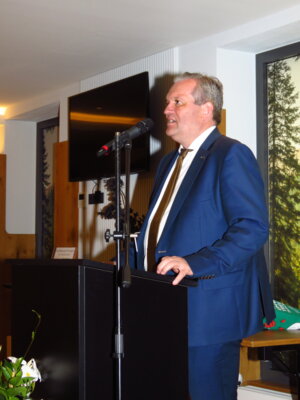 Foto des Albums: Altarweihe in Zandt, Segnung des neuen Altars, den Taufstein und den Ambo